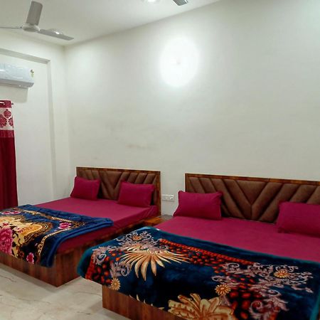 מלון מטורה Shri Girraj Residency מראה חיצוני תמונה