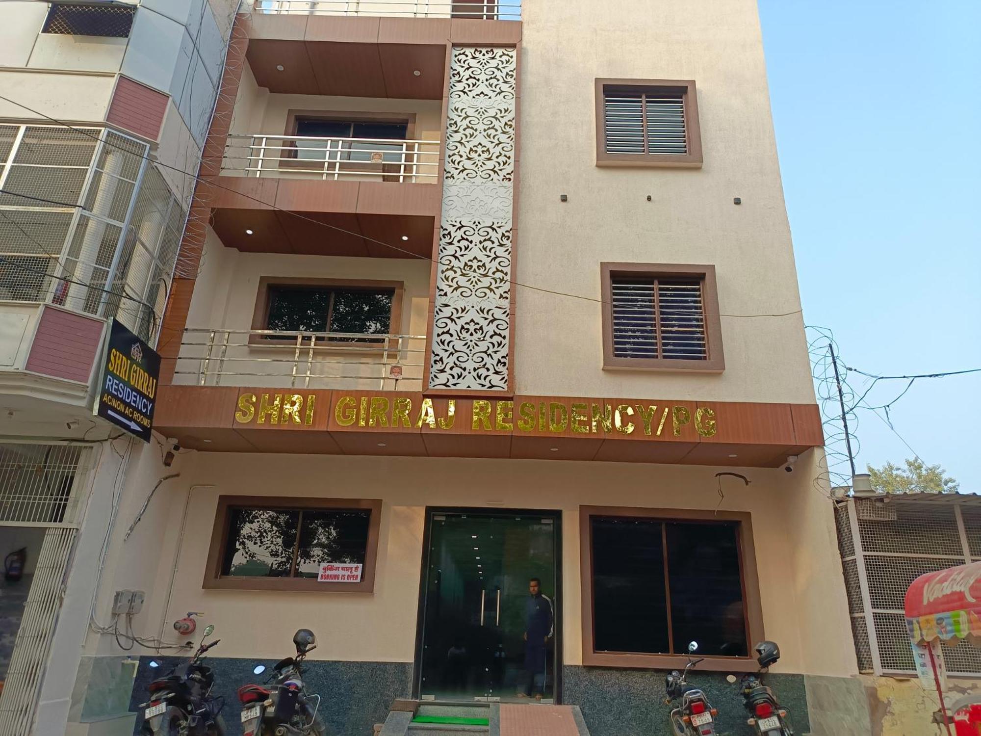 מלון מטורה Shri Girraj Residency מראה חיצוני תמונה