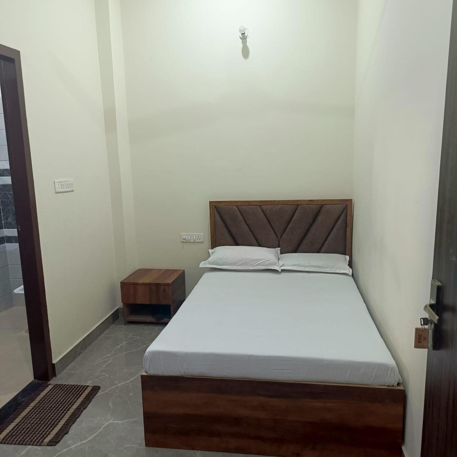מלון מטורה Shri Girraj Residency מראה חיצוני תמונה